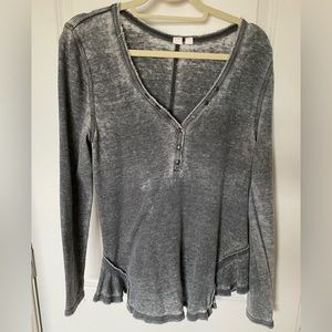 Cute vintage grey top with ruffle hem
